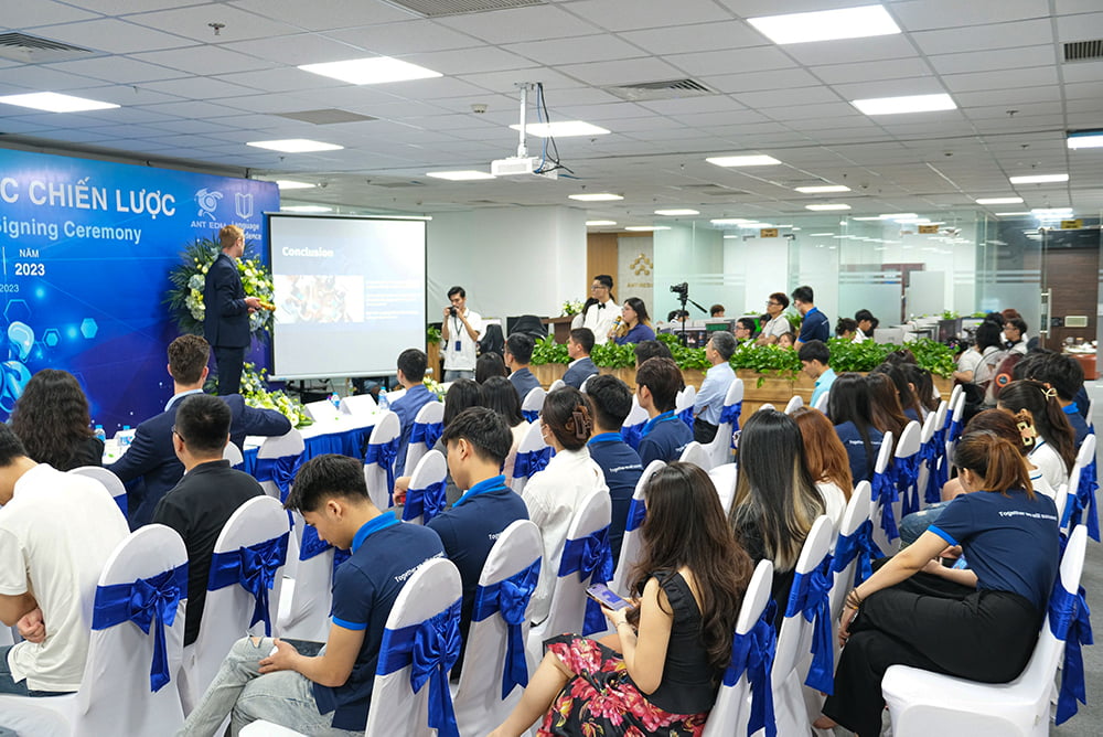 Đưa công nghệ AI vào giảng dạy – ANT EDU chính thức ký kết hợp tác chiến lược cùng Language Confidence